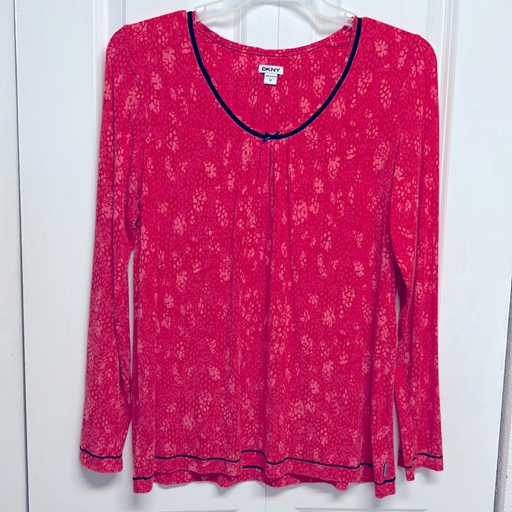 DKNY Dark Pink Black Trim Floral Print Rayon Ling Sleeves Pajama Top Size M